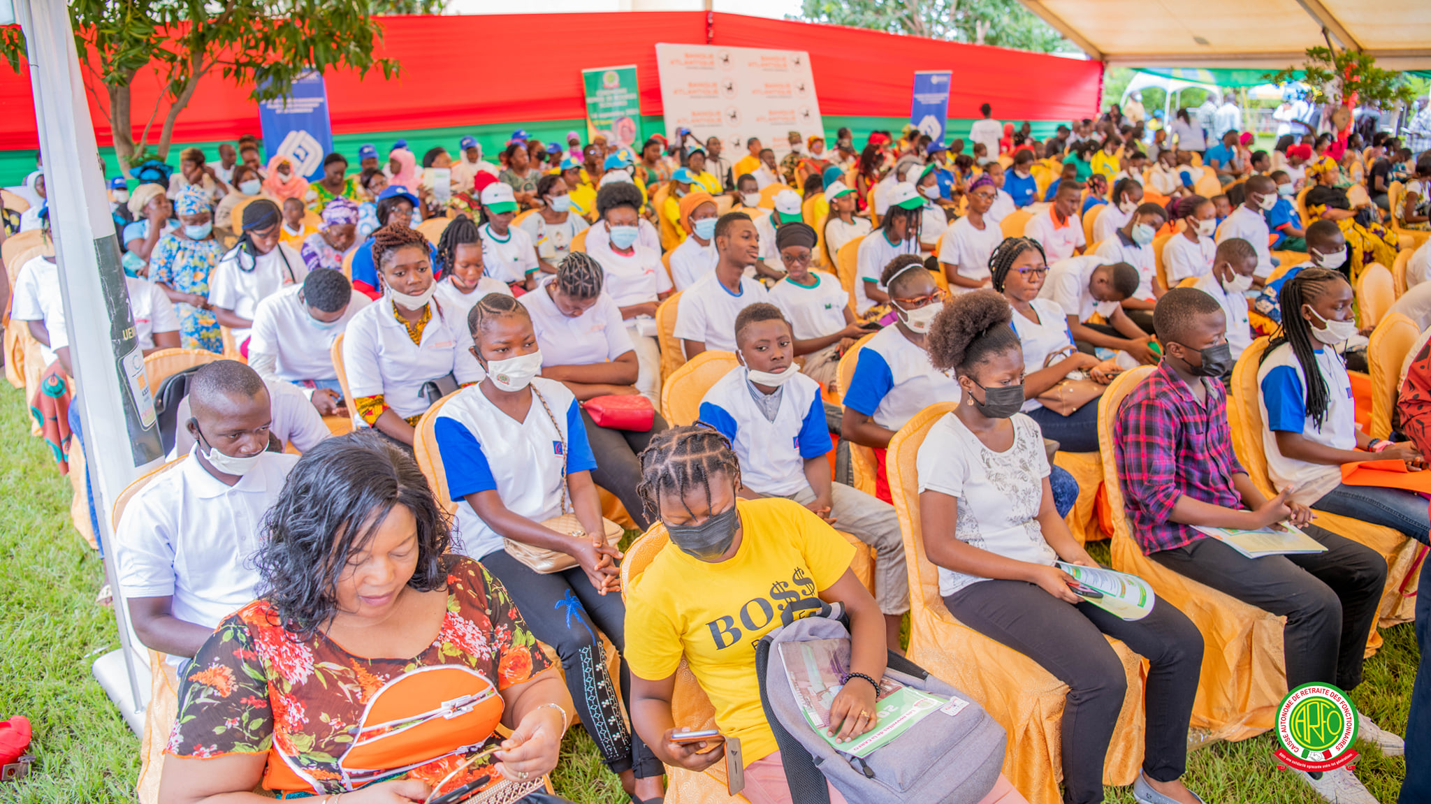 Étudiants africains avec des livres